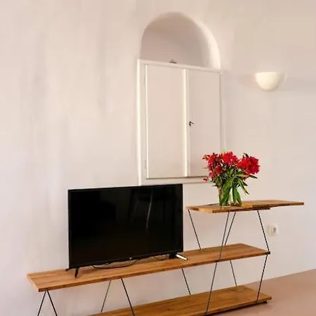 בית נופש Kastelli , Santorini House For 4 Persons By Mps